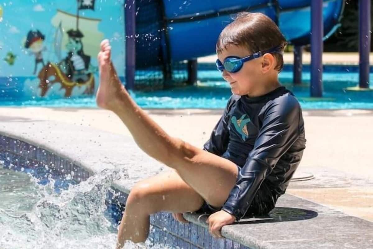 Pool | Outdoor pool, pool umbrellas, sun loungers