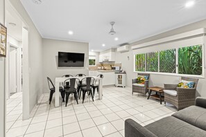 Apartment, 2 Bedrooms | Living area
