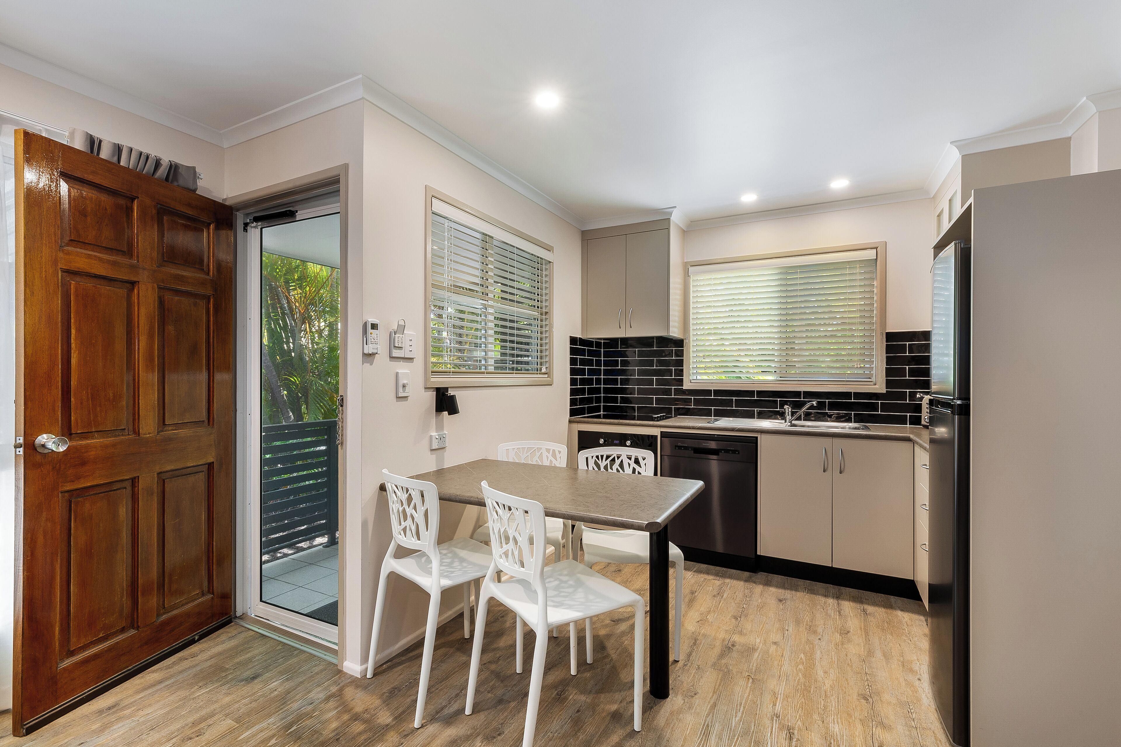 apartment, 1 bedroom | private kitchen | fridge, microwave, stovetop, coffee/tea maker