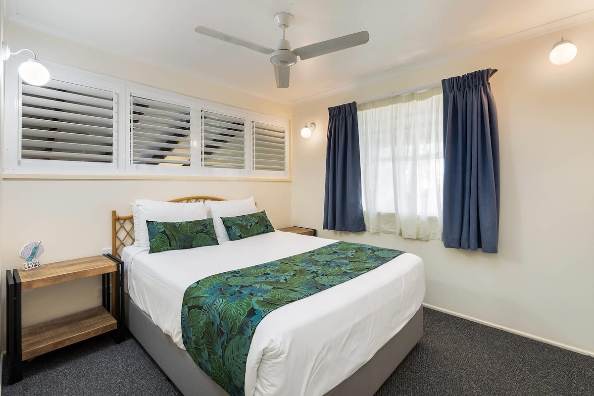 In-room safe, desk, soundproofing, iron/ironing board