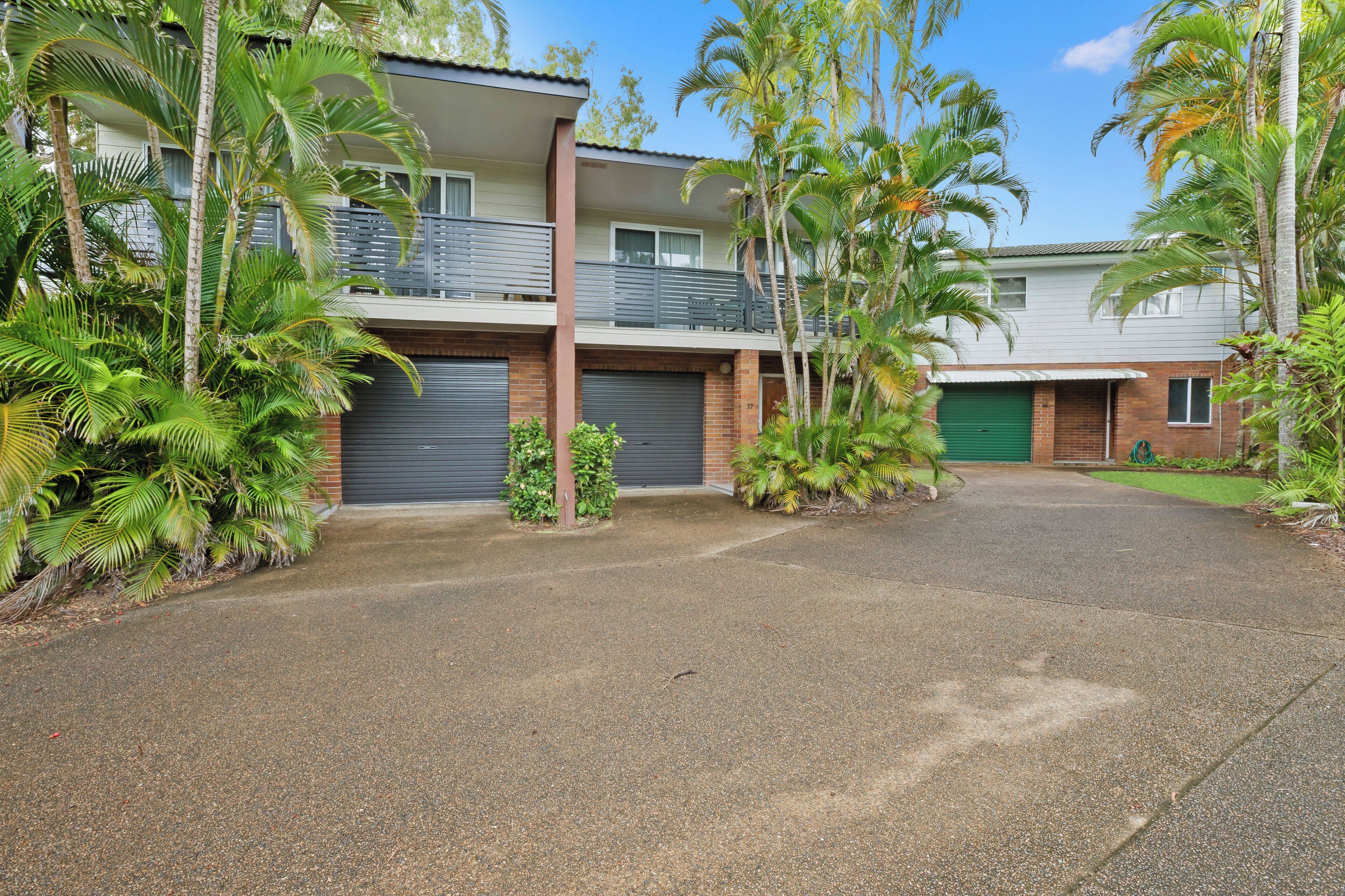 standard room, non smoking (2 queen beds, 2 single beds) | in-room safe, desk, soundproofing, iron/ironing board