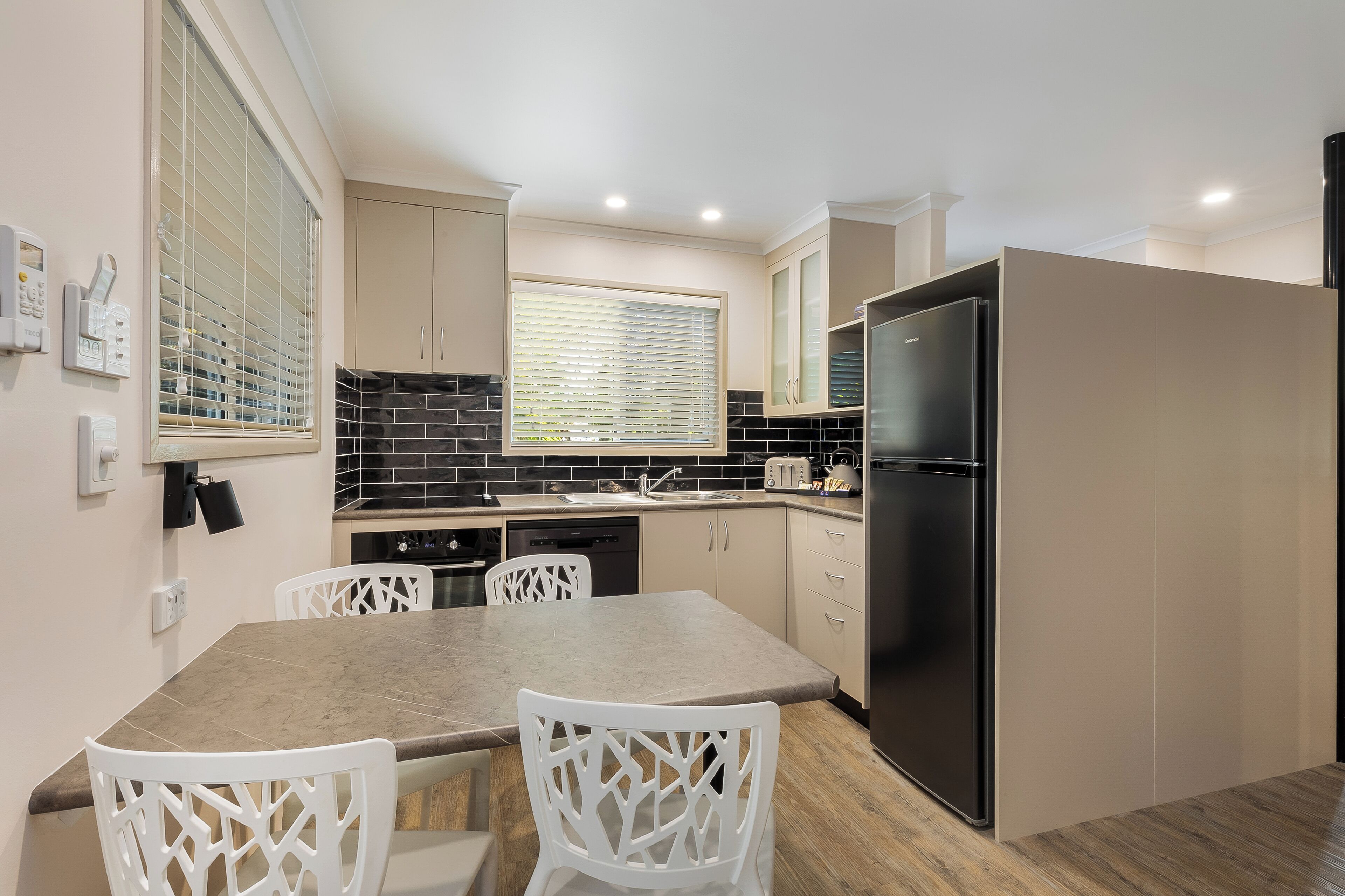 apartment, 1 bedroom | private kitchen | fridge, microwave, stovetop, coffee/tea maker