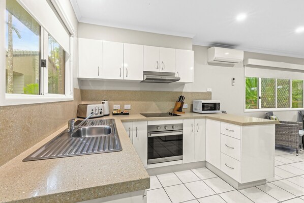 Apartment, 2 Bedrooms | Private kitchen - Comfort Resort Blue Pacific (Blacks Beach)