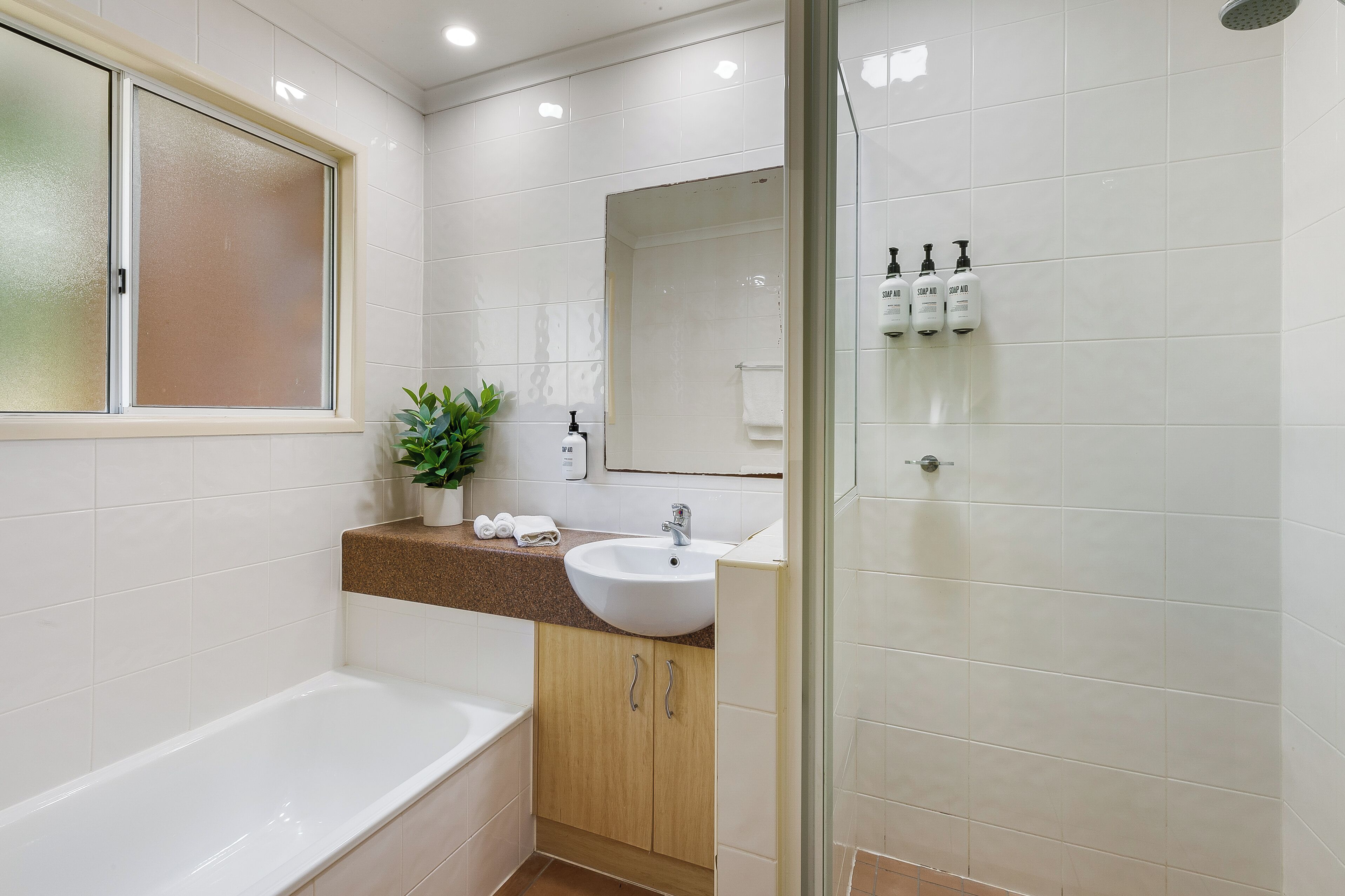 apartment, 2 bedrooms | bathroom | free toiletries, hair dryer, towels