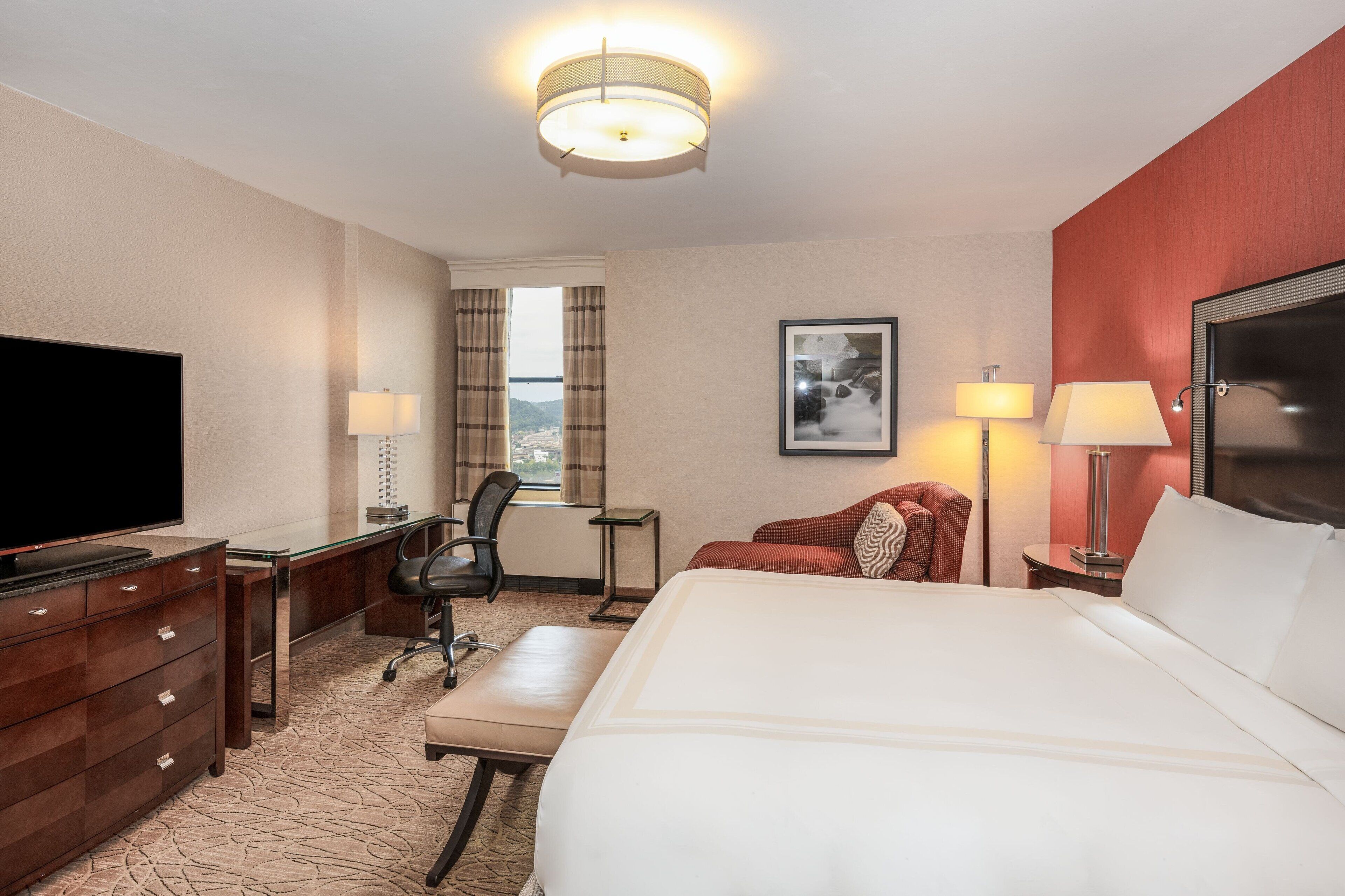 1 bedroom, premium bedding, pillow-top beds, desk