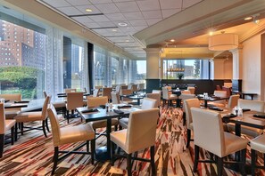 Lunch and dinner served - Pittsburgh Marriott City Center (Pittsburgh)