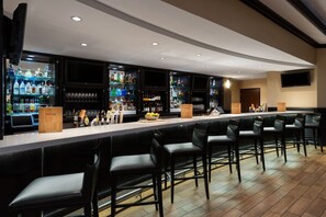 Serves lunch and dinner - Pittsburgh Marriott City Center (Pittsburgh)