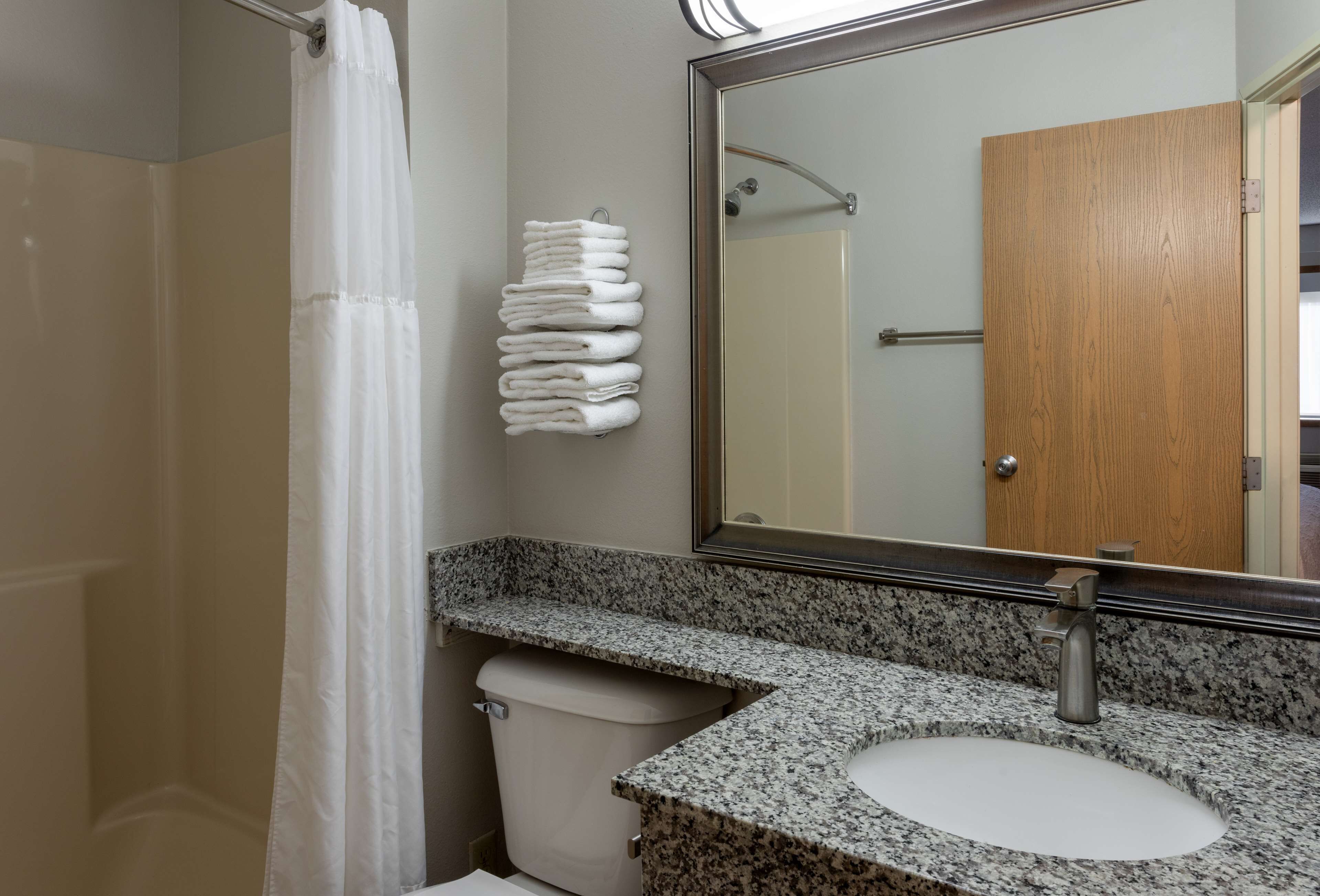 combined shower/bathtub, free toiletries, hair dryer, towels