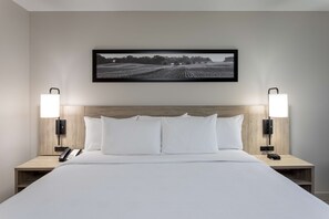 1 bedroom, premium bedding, desk, laptop workspace