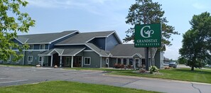 Exterior - GrandStay Hotel & Suites (Cambridge)