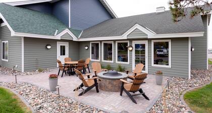 GrandStay Hotel & Suites