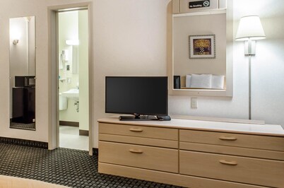 โรดเวย์อินน์ สเตท คอลเลจ - ใกล้มหาวิทยาลัย