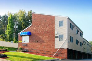 Exterior - Rodeway Inn State College - near University (State College)