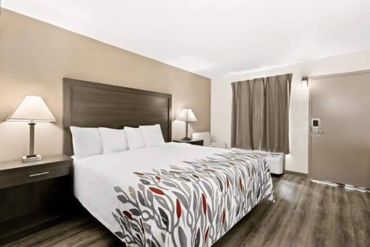 1 bedroom, desk, laptop workspace, blackout curtains