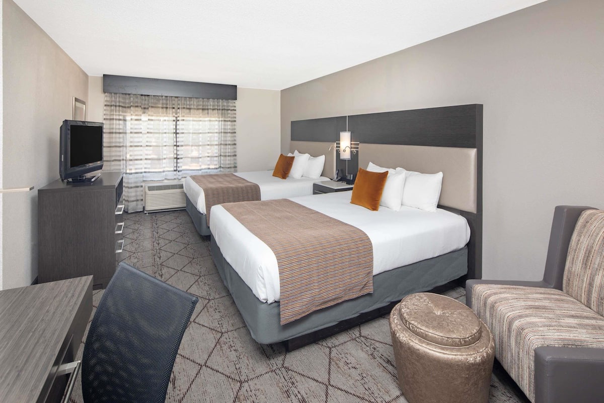 in-room safe, desk, iron/ironing board, free wifi