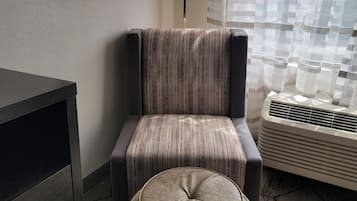 房內夾萬、書桌、熨斗/熨衫板、免費 Wi-Fi