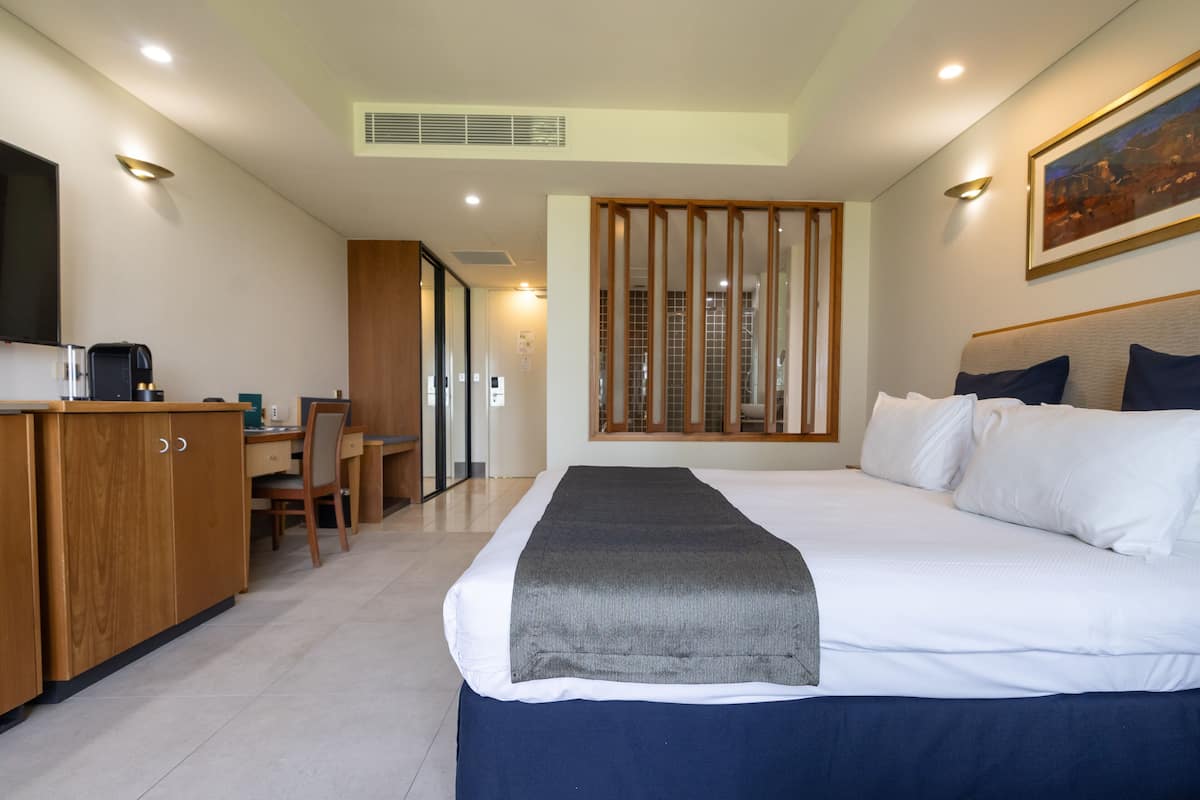 Superior Room, 1 King Bed, Ocean View (Spa) | In-room safe, iron/ironing board, free WiFi, bed sheets