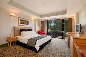 Coffres-forts dans les chambres, fer et planche à repasser