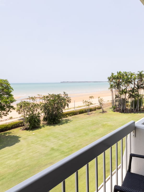 Deluxe Room, 1 King Bed, Ocean View | Terrace/patio