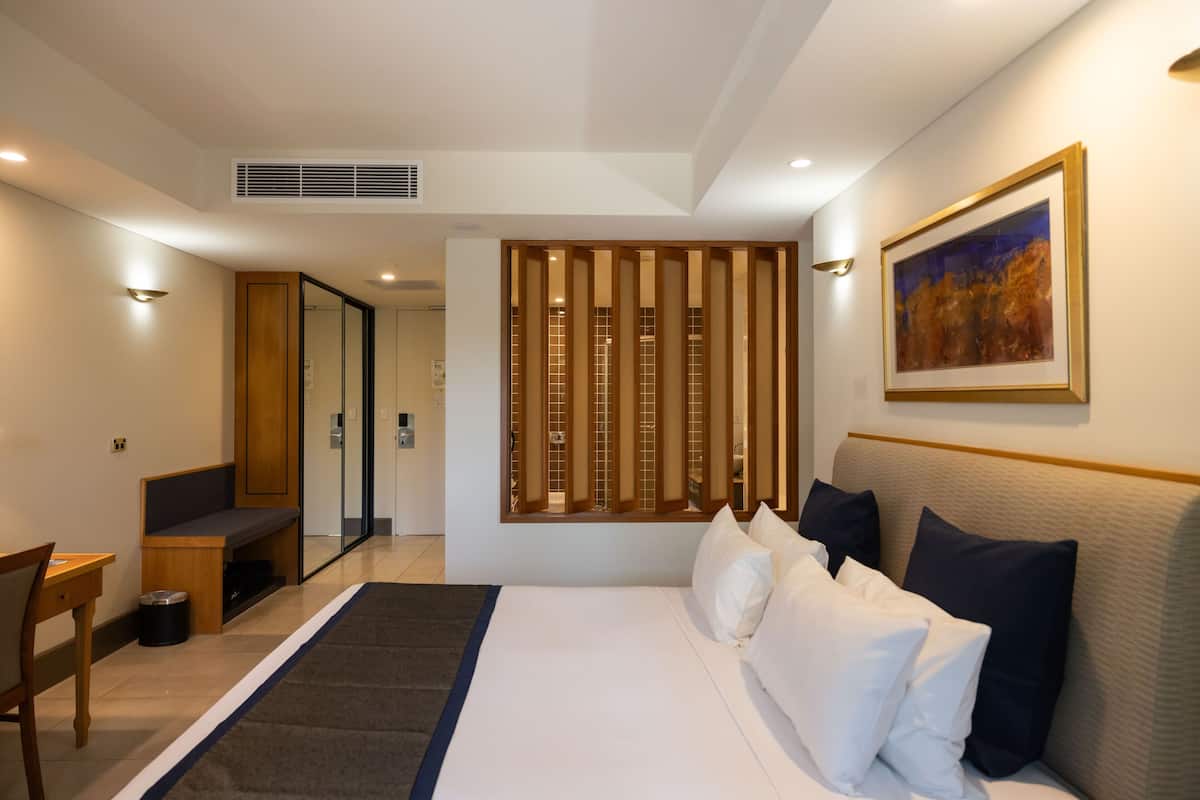 Superior Room, 1 King Bed | 객실 내 금고, 방음 설비, 다리미/다리미판, 무료 WiFi