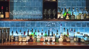7 bars/lounges, swim-up bar, poolside bar
