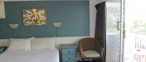 Cortinas blackout, tabla de planchar con plancha y wifi gratis