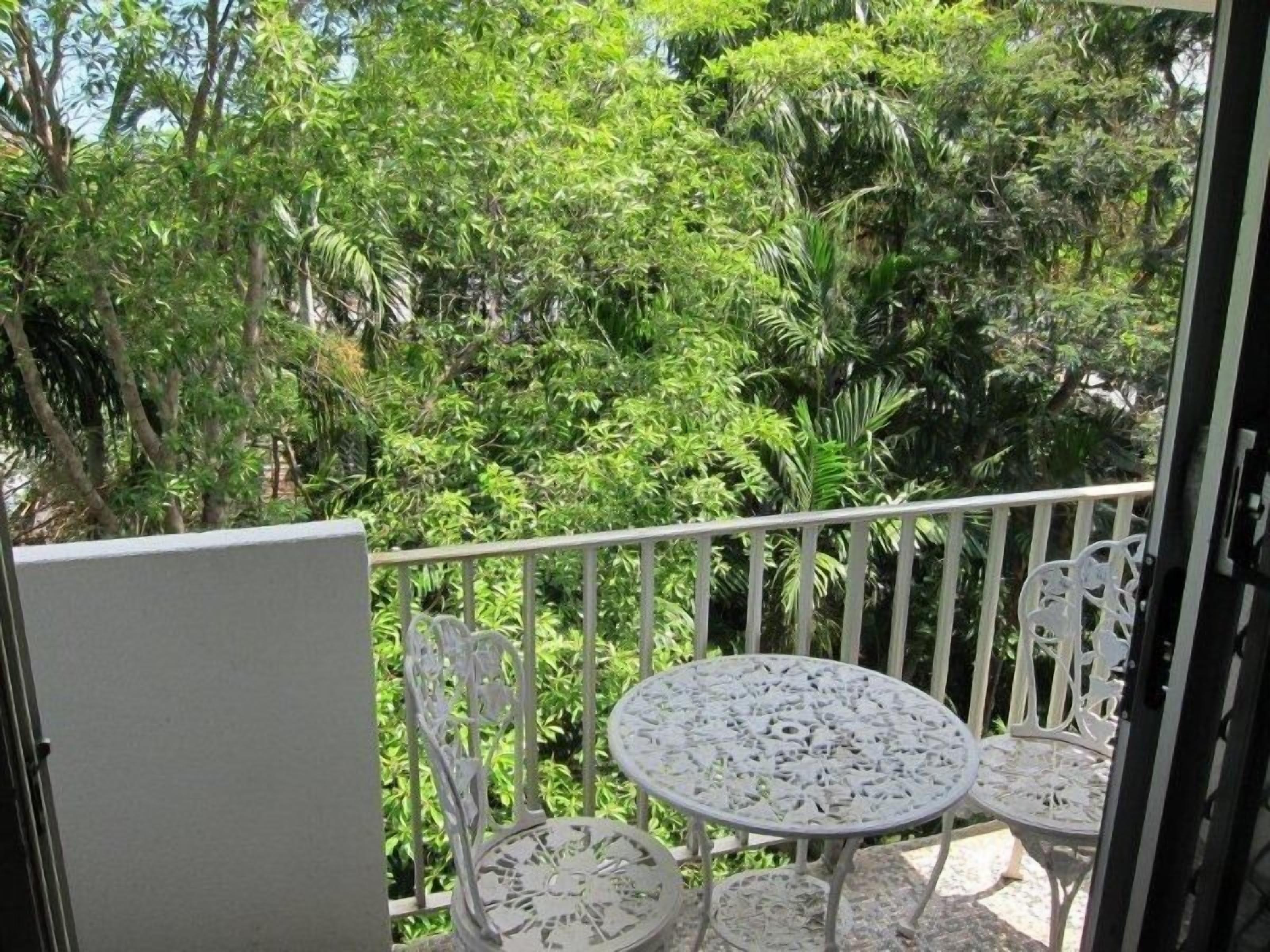 Standard Queen/Single Twin Share with Balcony | Balcony