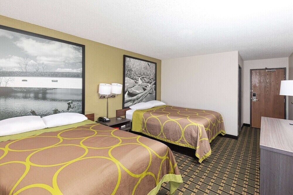 Premium bedding, desk, free cots/infant beds, free WiFi