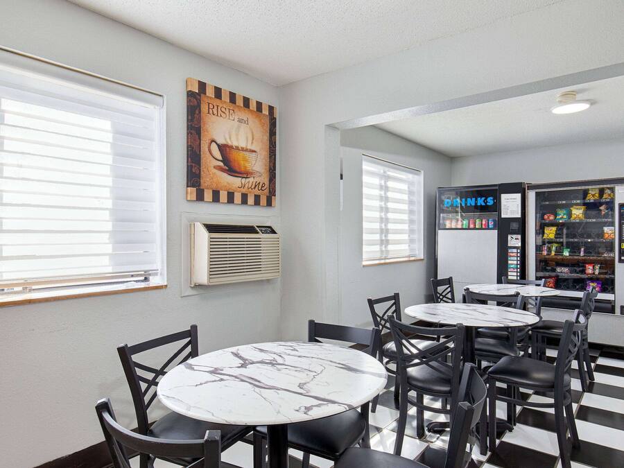 Café da manhã com buffet grátis todos os dias