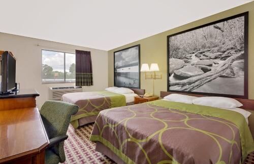 Premium bedding, desk, free cots/infant beds, free WiFi