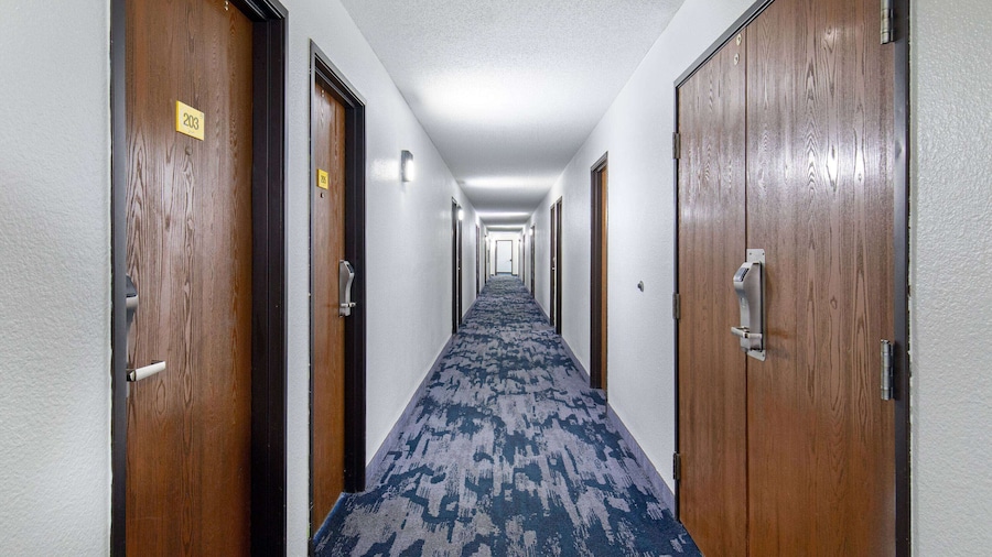 Super 8 by Wyndham Johnson City