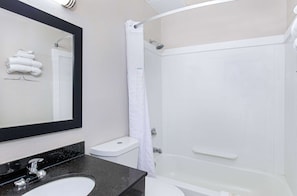 Ilmaiset hygieniatuotteet, hiustenkuivaaja, pyyhkeet