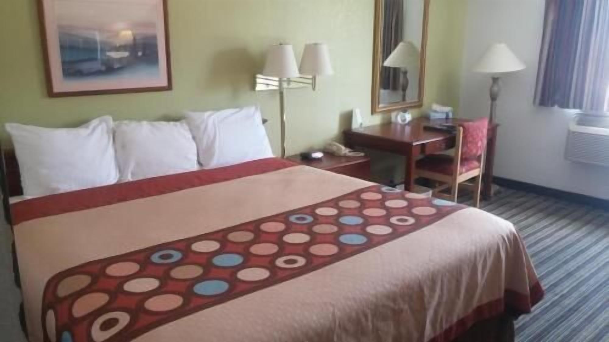 Desk, laptop workspace, blackout drapes, free WiFi
