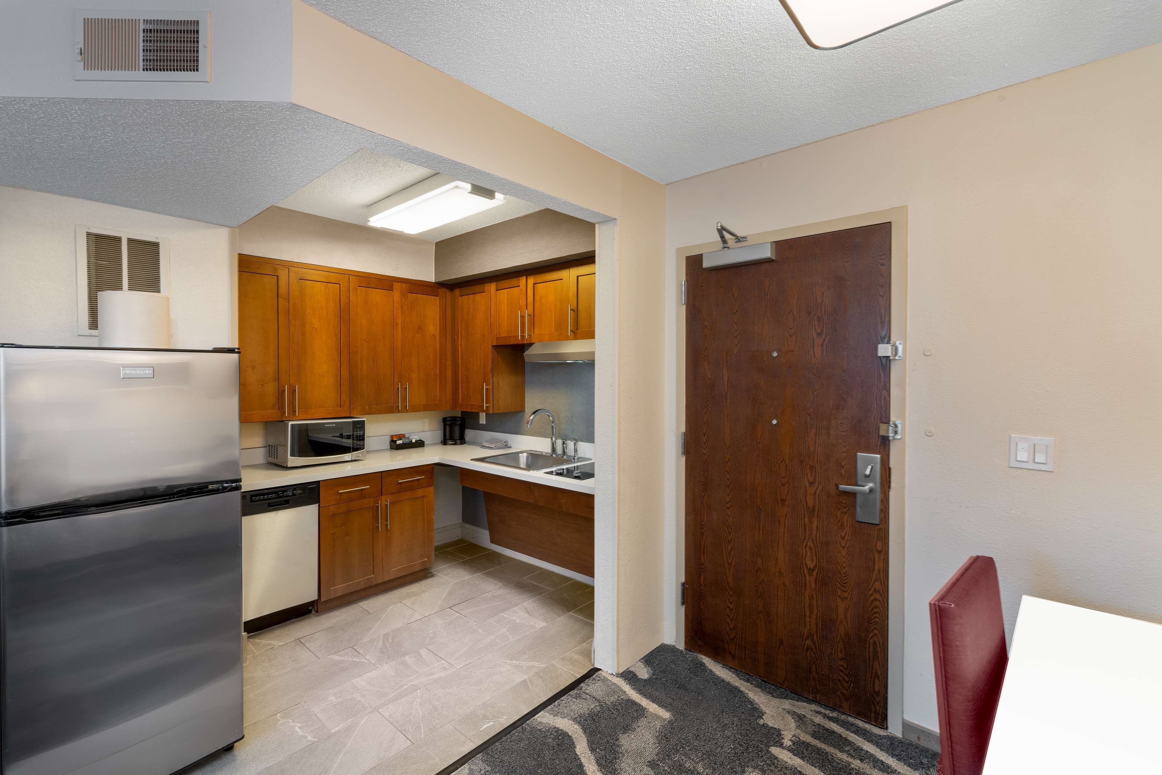 suite, 1 king bed, accessible, bathtub (mobility & hearing) | private kitchen | full-sized fridge, microwave, stovetop, dishwasher