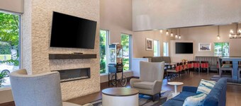 Comfort Suites Nashville Airport - BNA