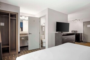 商務客房, 1 張特大雙人床和 1 張沙發床, 非吸煙房 | 書桌、筆電工作空間、遮光布/窗簾、熨斗/熨衣板