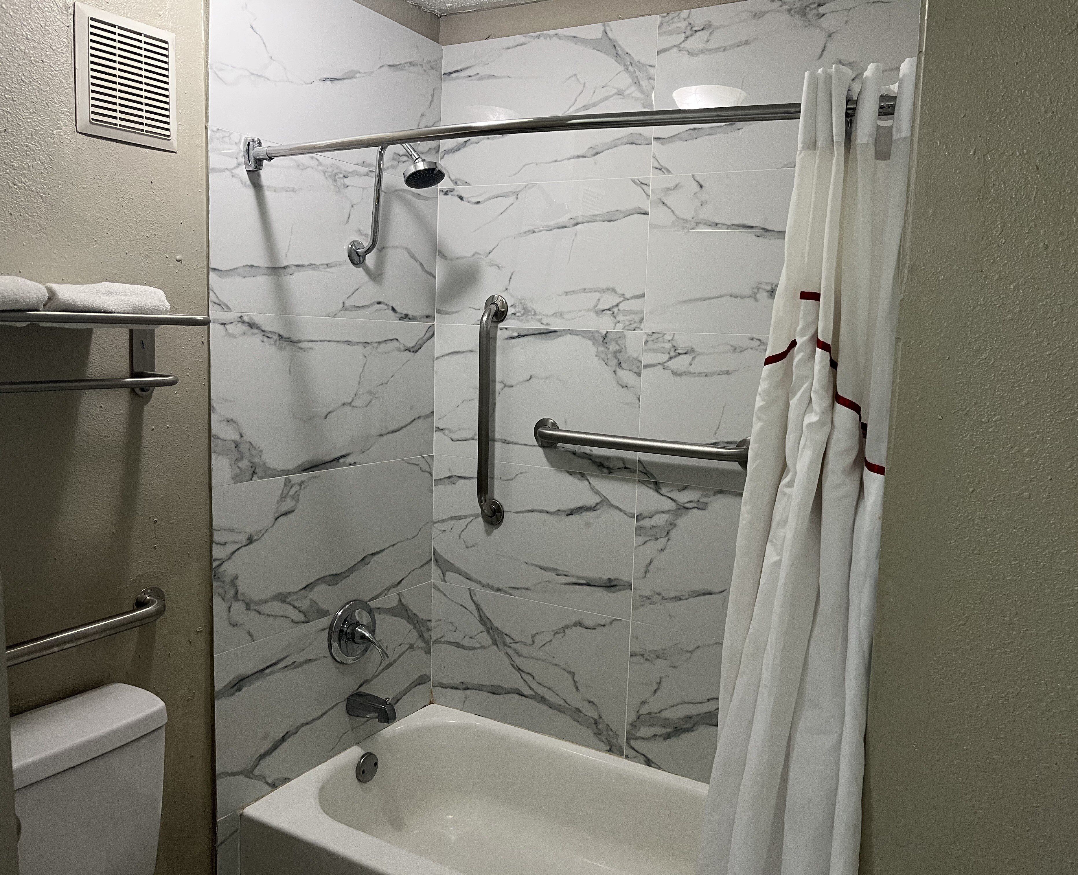 ヘアドライヤー、タオル、石鹸、シャンプー