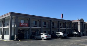 A Red Roof Inn with a two-story structure, a covered parking area, and a visible entrance. - Red Roof Inn Kimball, TN - I-24 (Jasper)