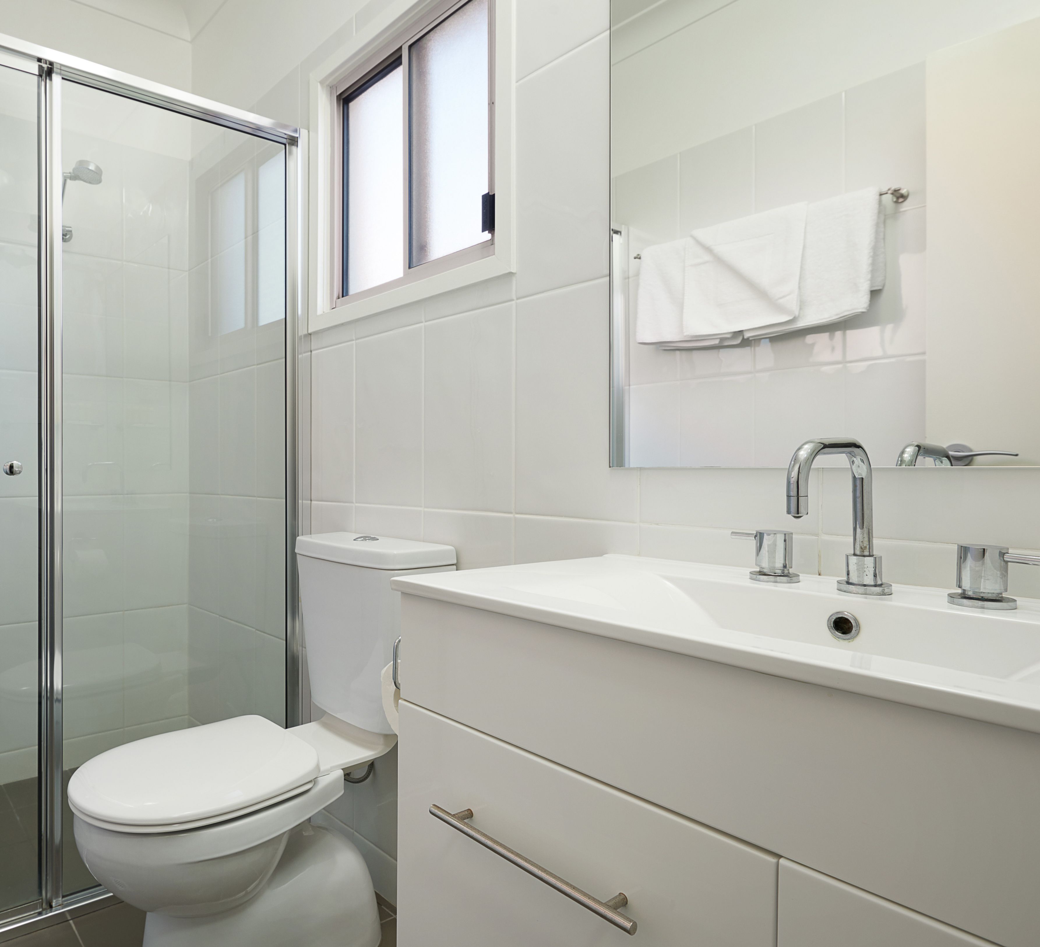 premium bedding, pillow-top beds, minibar, in-room safe