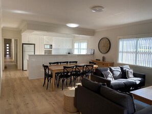 Leilighet – standard, 3 soverom | Sengetøy av topp kvalitet, senger med overmadrass og minibar