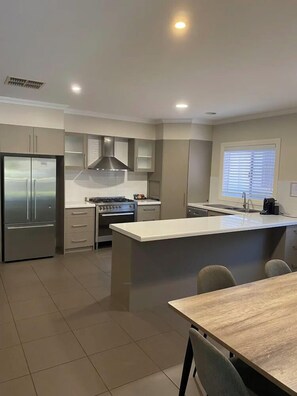 Family Townhome | Private kitchen | Microwave, coffee/tea maker, toaster, cookware/dishes/utensils