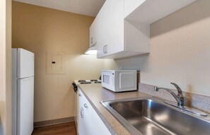 Studio, 1 Queen Bed, Non Smoking | Desk, iron/ironing board, free WiFi