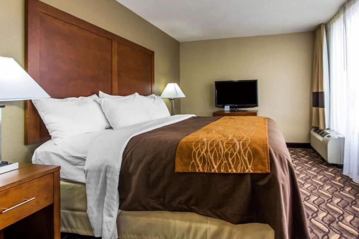 In-room safe, desk, laptop workspace, iron/ironing board