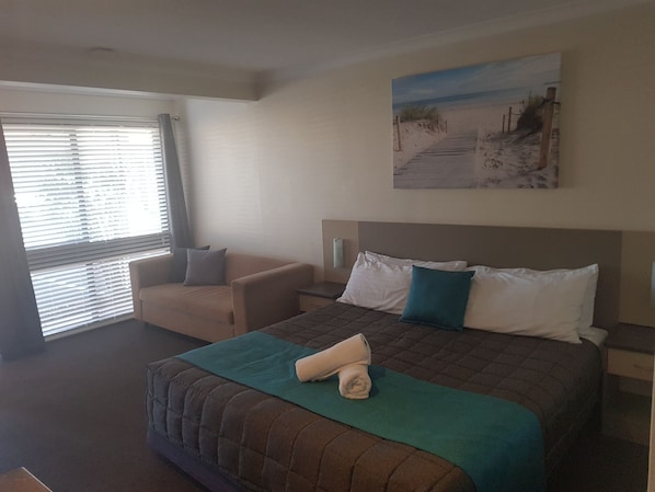 مكتب ومكواة/لوح كي وواي فاي مجانًا وملاءات أسرّة