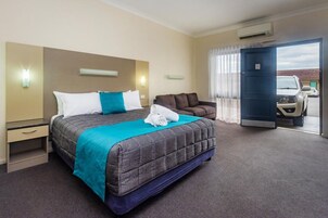 Standard Twin Room | Desk, iron/ironing board, free WiFi, bed sheets