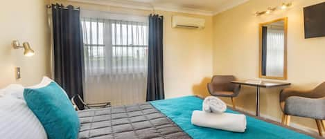 Deluxe Room, 1 Queen Bed | Desk, iron/ironing board, free WiFi, bed sheets