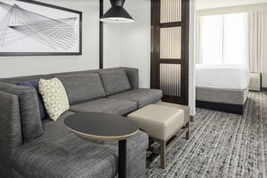 Premium bedding, pillowtop beds, desk, blackout drapes - Hyatt Place Dallas/Arlington (Arlington)