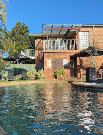 Outdoor pool. Macquarie Barracks Motor Inn