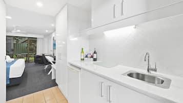 2 habitaciones, escritorio, tabla de planchar con plancha y wifi gratis