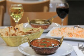 Souper servi sur place, cuisine indienne
